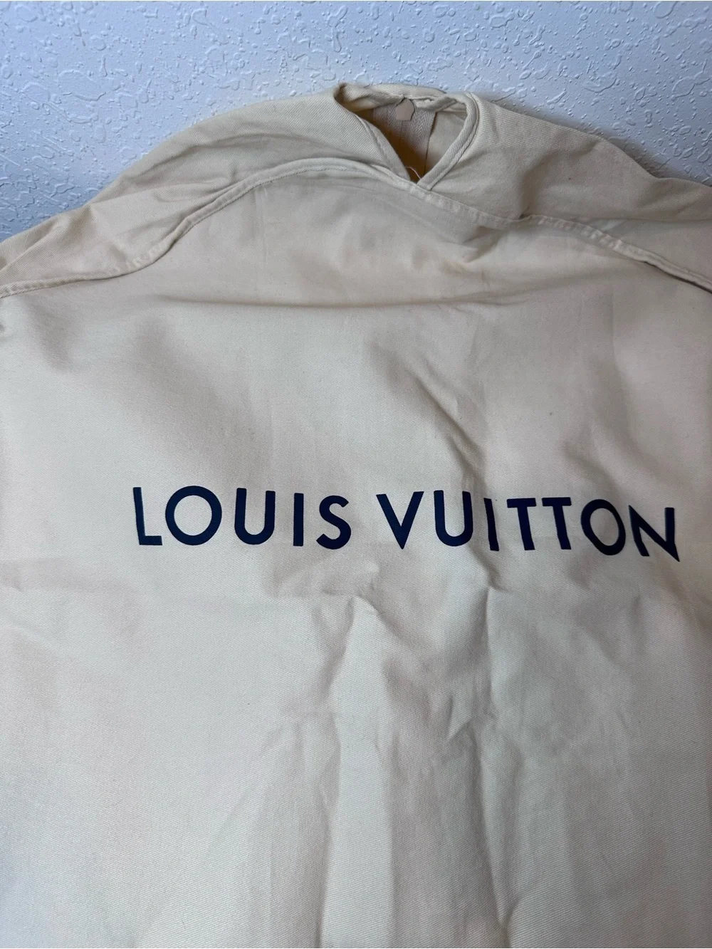 AUTHENTIC LOUIS VUITTON GARMENT SUIT BAG